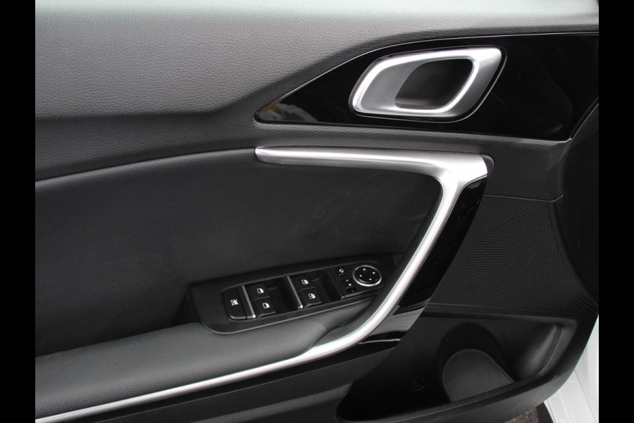 Kia ProCeed 1.5 T-GDi GT-Line Climate control Cruise control adaptive Achteruitrijd camera Parkeersensoren achter Stuur verwarming Voorstoelen verwarmd Navigatie Apple Carplay/ Android Auto