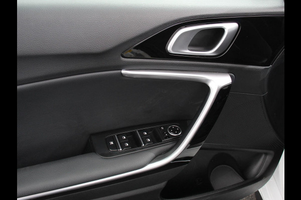 Kia ProCeed 1.5 T-GDi GT-Line Climate control Cruise control adaptive Achteruitrijd camera Parkeersensoren achter Stuur verwarming Voorstoelen verwarmd Navigatie Apple Carplay/ Android Auto