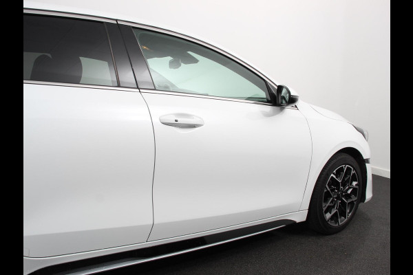 Kia ProCeed 1.5 T-GDi GT-Line Climate control Cruise control adaptive Achteruitrijd camera Parkeersensoren achter Stuur verwarming Voorstoelen verwarmd Navigatie Apple Carplay/ Android Auto