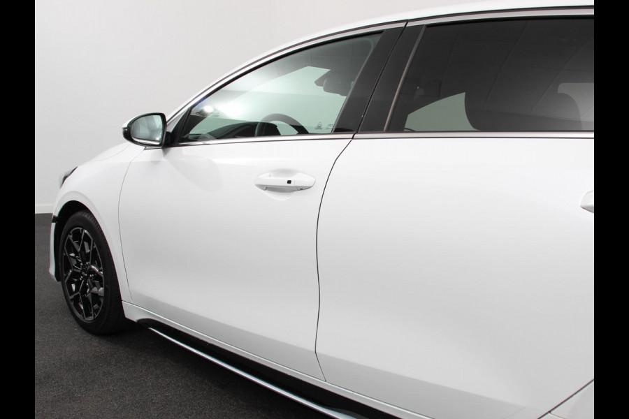 Kia ProCeed 1.5 T-GDi GT-Line Climate control Cruise control adaptive Achteruitrijd camera Parkeersensoren achter Stuur verwarming Voorstoelen verwarmd Navigatie Apple Carplay/ Android Auto