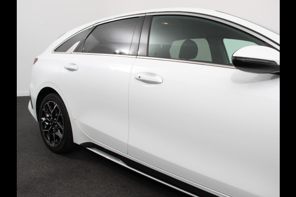 Kia ProCeed 1.5 T-GDi GT-Line Climate control Cruise control adaptive Achteruitrijd camera Parkeersensoren achter Stuur verwarming Voorstoelen verwarmd Navigatie Apple Carplay/ Android Auto