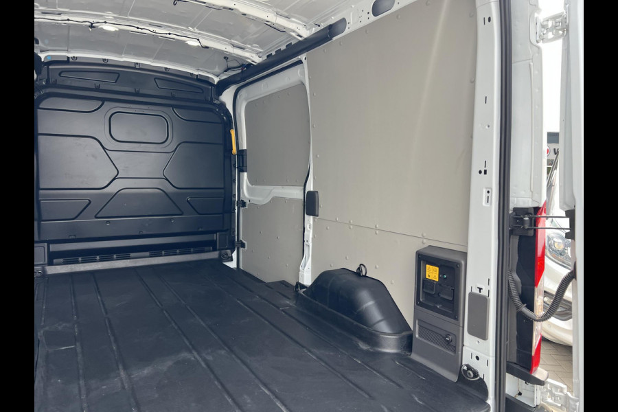 Ford E-Transit 350 L2H2 Trend 68 kWh 184pk | ZUID | Pro Power on board | Navigatie | Adaptieve Cruise |  Digitale binnenspiegel | Laadruimtebescherming | Reservewiel | H7 batterij | LED laadruimteverlichting