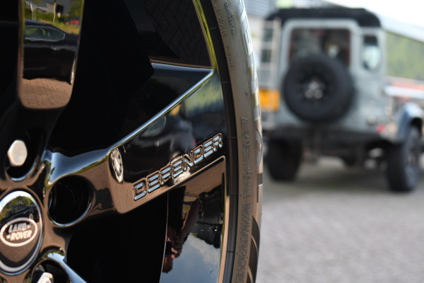Land Rover Defender 110 D300 SE 22inch Trekh HUD 360 Stoelvent 4xLED
