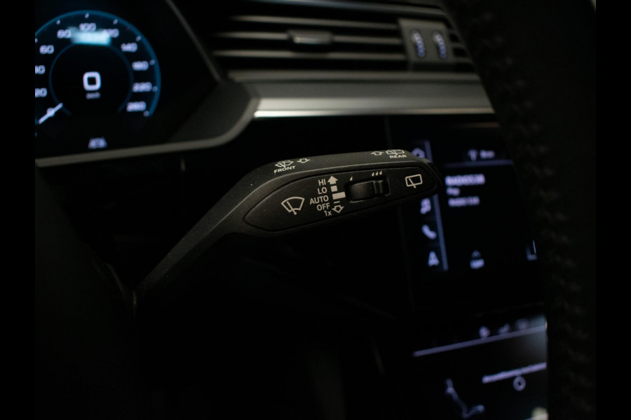 Audi e-tron E-tron 50 quattro Launch Sport (APPLE CARPLAY,LED,XENON,MEMORY,PDC,DIGITALE DASH,GETINT,NETTESTAAT)