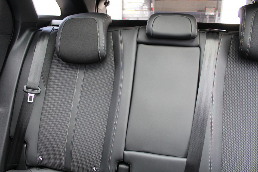 Peugeot 3008 1.6 HYbrid4 300 GT | Trekhaak | BLIS | Panoramadak | Adaptieve Cruise | Led | Navigatie