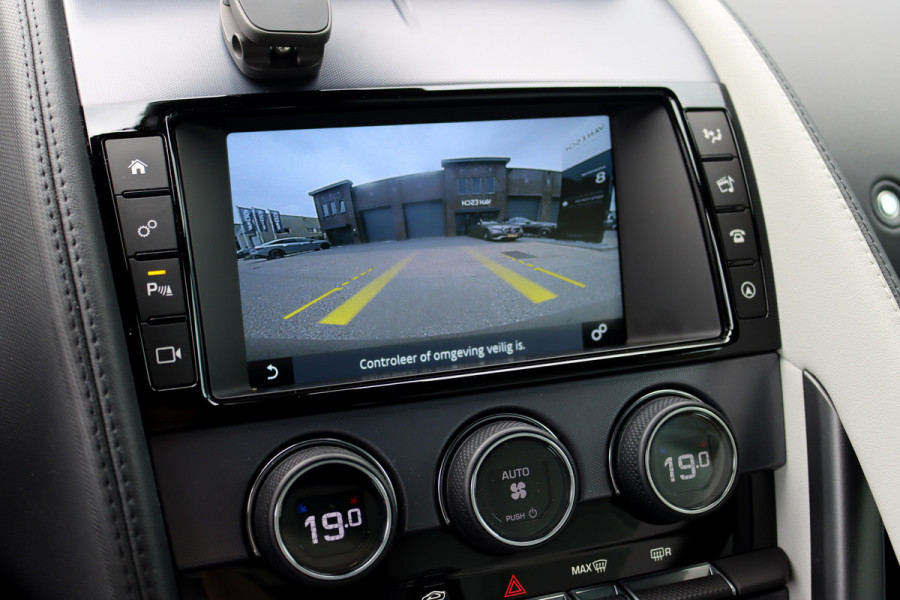 Jaguar F-Type 2.0T 301 PK Aut8 | Camera | LED | Sfeerverlichting | Meridian Sound | Lane Assist | Cruise Control | Climate Control | Leder |