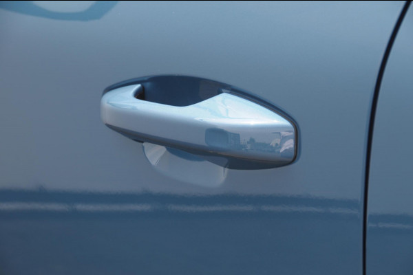 Volvo C40 Single Motor Extended Range Ultimate 82 kWh / Adaptieve cruise control / Parkeersensoren met 360 camera / Apple carplay / Keyless entry / Elektrische achterklep / Stoel - en stuurwielverwarming / Elektrische stoelen met geheugen / Harman Kardon audio
