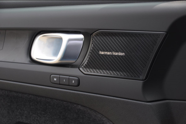 Volvo C40 Single Motor Extended Range Ultimate 82 kWh / Adaptieve cruise control / Parkeersensoren met 360 camera / Apple carplay / Keyless entry / Elektrische achterklep / Stoel - en stuurwielverwarming / Elektrische stoelen met geheugen / Harman Kardon audio