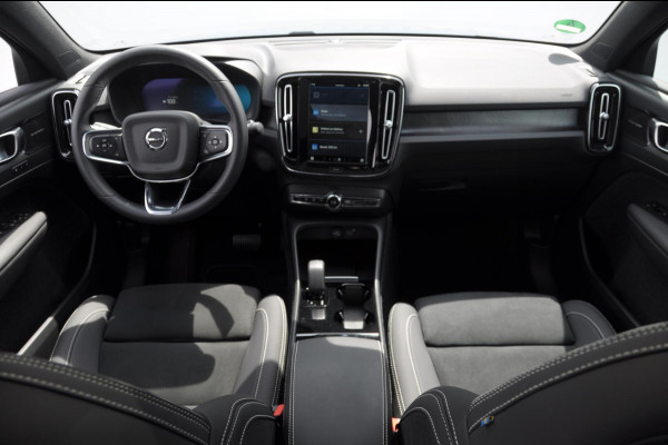 Volvo C40 Single Motor Extended Range Ultimate 82 kWh / Adaptieve cruise control / Parkeersensoren met 360 camera / Apple carplay / Keyless entry / Elektrische achterklep / Stoel - en stuurwielverwarming / Elektrische stoelen met geheugen / Harman Kardon audio
