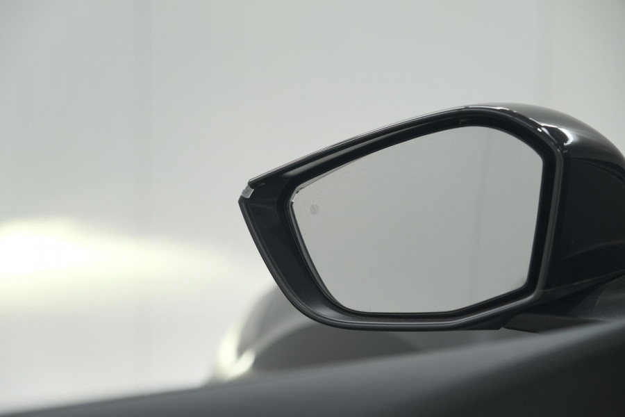 Citroën C4 Puretech 130 EAT8 Shine | Camera | Head-Up Display | Parkeersensoren | Navigatie