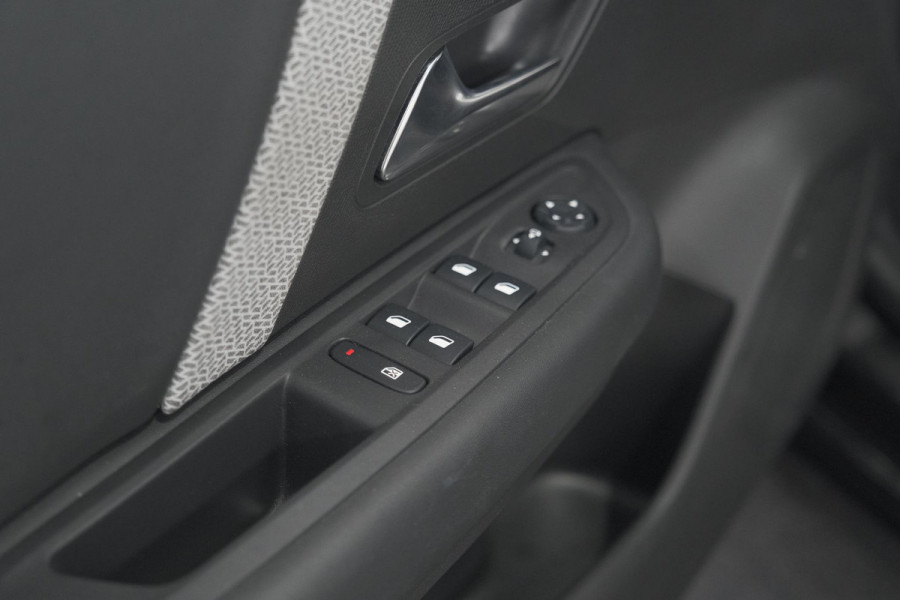 Citroën C4 Puretech 130 EAT8 Shine | Camera | Head-Up Display | Parkeersensoren | Navigatie