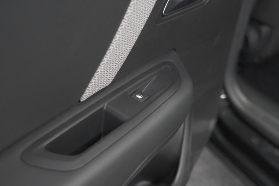 Citroën C4 Puretech 130 EAT8 Shine | Camera | Head-Up Display | Parkeersensoren | Navigatie
