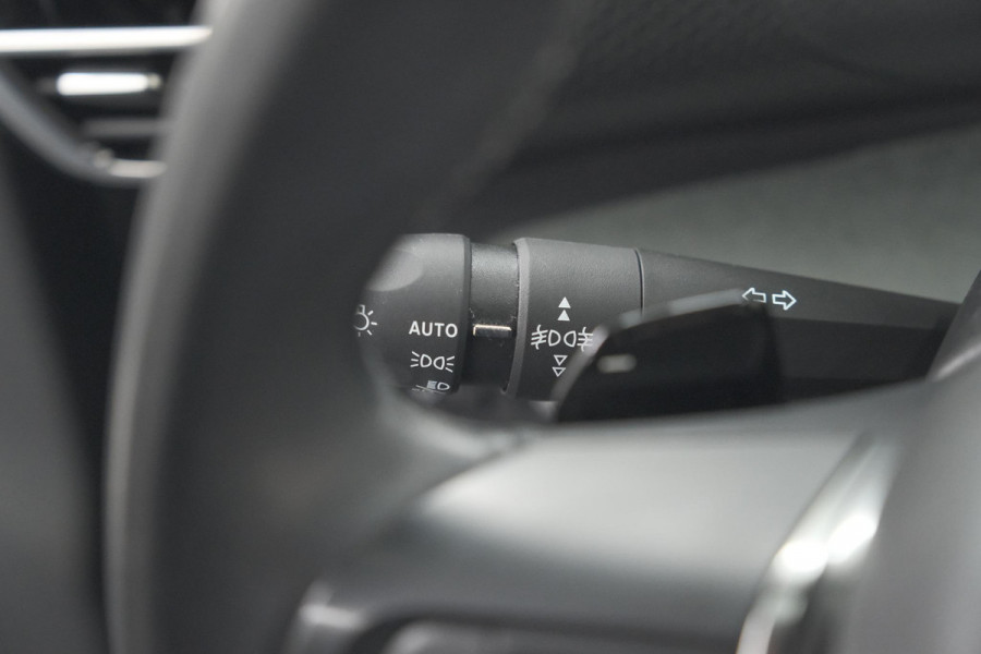 Citroën C4 Puretech 130 EAT8 Shine | Camera | Head-Up Display | Parkeersensoren | Navigatie