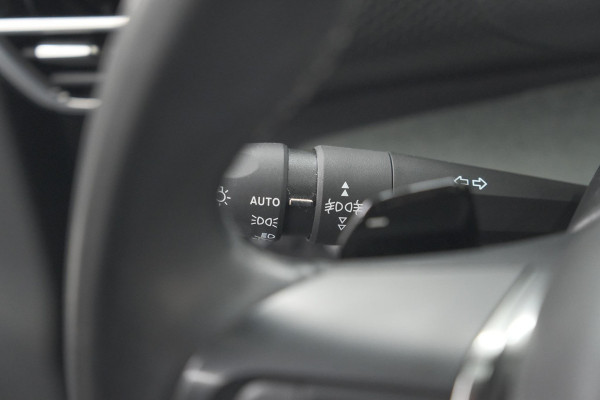 Citroën C4 Puretech 130 EAT8 Shine | Camera | Head-Up Display | Parkeersensoren | Navigatie