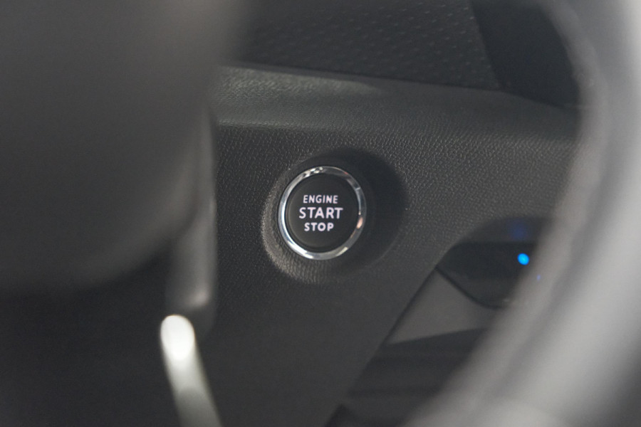 Citroën C4 Puretech 130 EAT8 Shine | Camera | Head-Up Display | Parkeersensoren | Navigatie