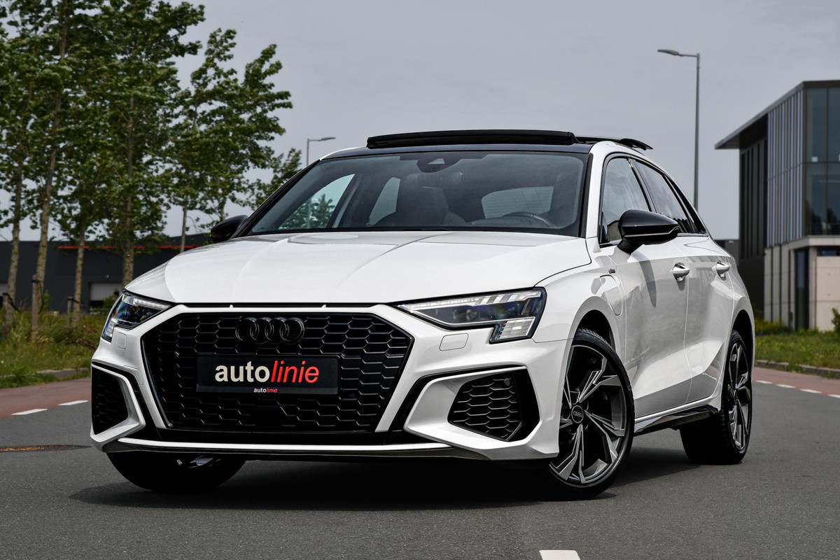 Audi A3 Sportback 40 TFSI e S-Line. Pano, ACC, HUD, Keyless, Camera, Matrix, CarPlay! Audi A3 Sportback 40 TFSI e S-Line. Pano, ACC, HUD, Keyless, Camera, Matrix, CarPlay!