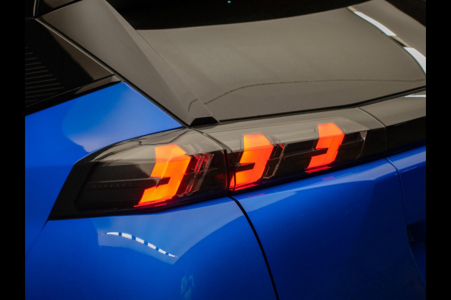 Peugeot e-2008 EV GT Pack 50 kWh Sport 3 FASE (PANORAMADAK,APPLE CARPLAY,LED,NAVI,3D CAMERA,ALCANTARA,DODE HOEK,NETTESTAAT)