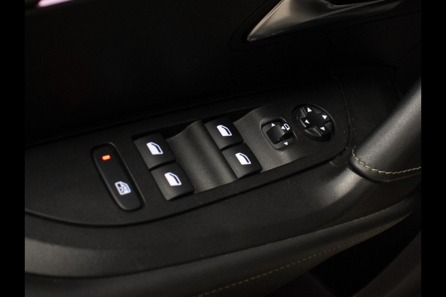 Peugeot e-2008 EV GT Pack 50 kWh Sport 3 FASE (PANORAMADAK,APPLE CARPLAY,LED,NAVI,3D CAMERA,ALCANTARA,DODE HOEK,NETTESTAAT)