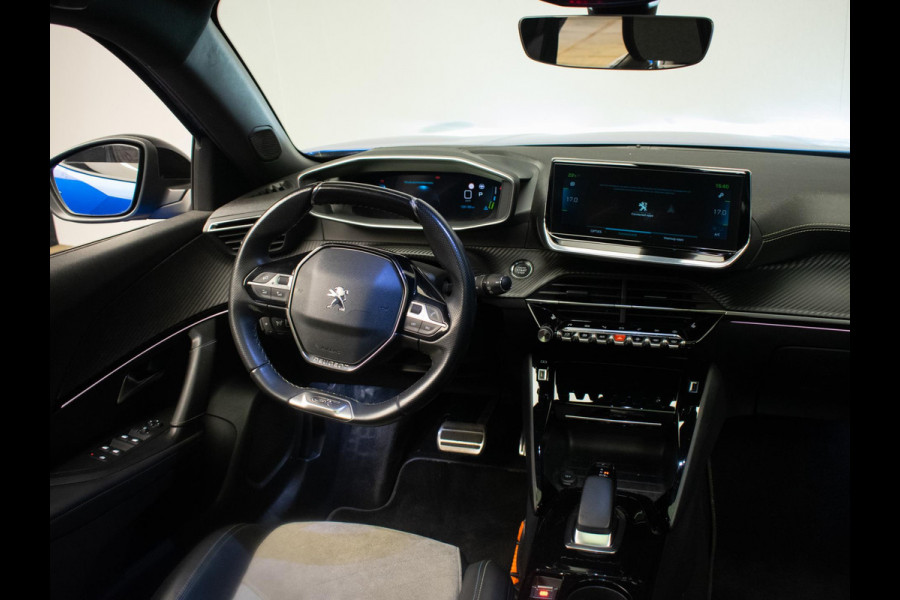 Peugeot e-2008 EV GT Pack 50 kWh Sport 3 FASE (PANORAMADAK,APPLE CARPLAY,LED,NAVI,3D CAMERA,ALCANTARA,DODE HOEK,NETTESTAAT)