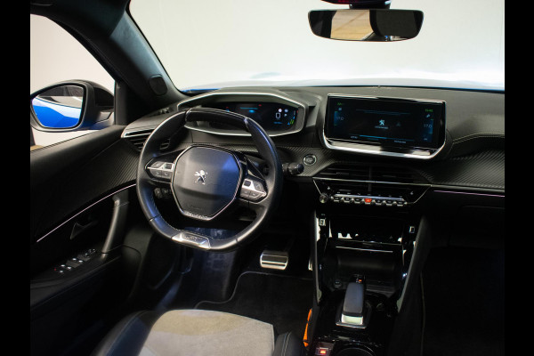 Peugeot e-2008 EV GT Pack 50 kWh Sport 3 FASE (PANORAMADAK,APPLE CARPLAY,LED,NAVI,3D CAMERA,ALCANTARA,DODE HOEK,NETTESTAAT)