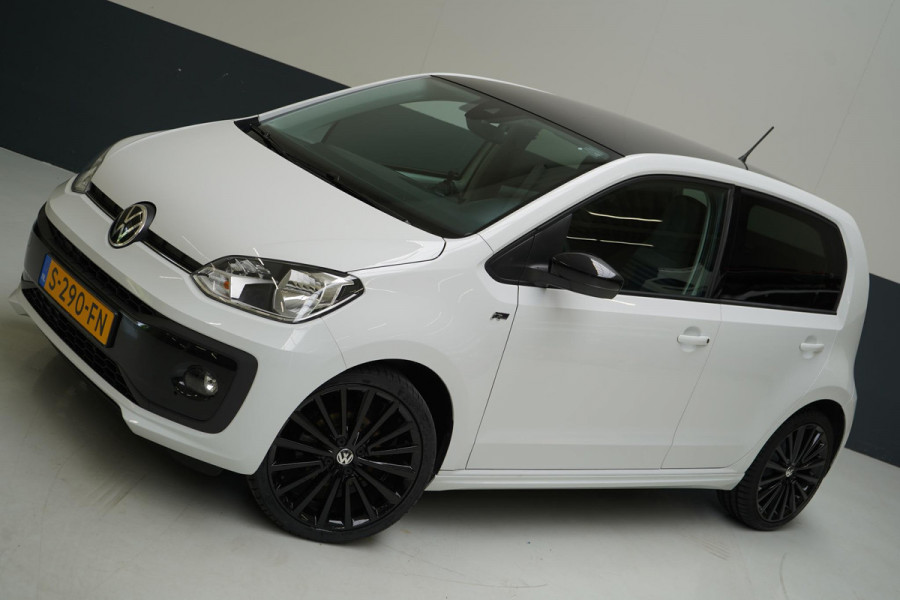 Volkswagen up! 1.0 R-Line 5-drs | Stoelverwarming | Lm velgen 17" | Airconditioning | Cruise control | Achteruitrijcamera