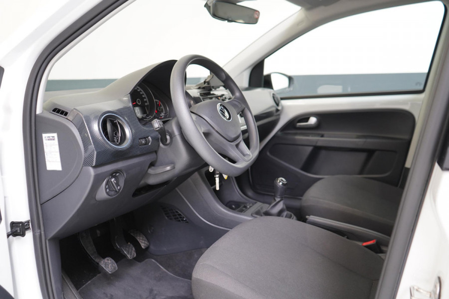 Volkswagen up! 1.0 R-Line 5-drs | Stoelverwarming | Lm velgen 17" | Airconditioning | Cruise control | Achteruitrijcamera