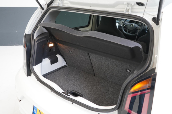 Volkswagen up! 1.0 R-Line 5-drs | Stoelverwarming | Lm velgen 17" | Airconditioning | Cruise control | Achteruitrijcamera
