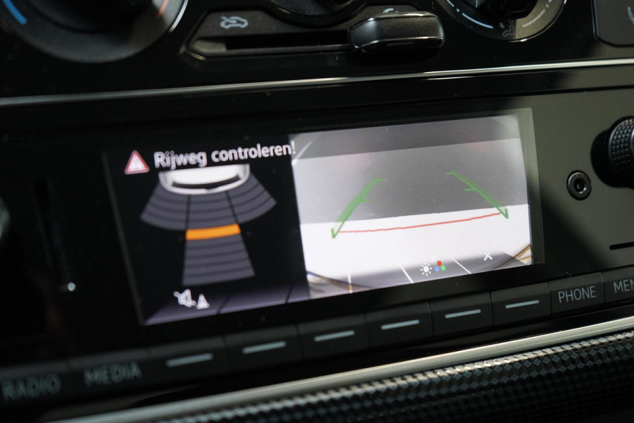 Volkswagen up! 1.0 R-Line 5-drs | Stoelverwarming | Lm velgen 17" | Airconditioning | Cruise control | Achteruitrijcamera