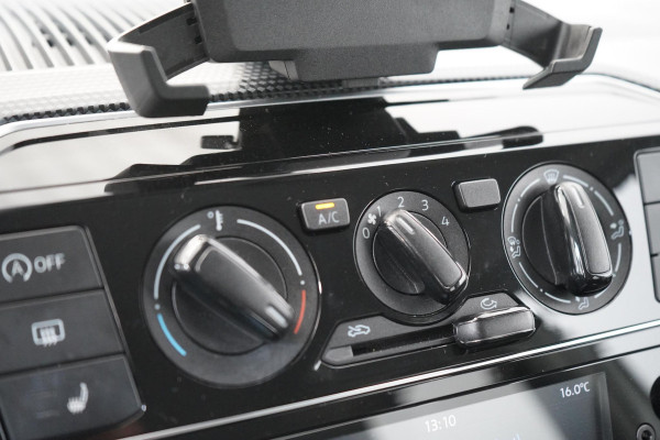 Volkswagen up! 1.0 R-Line 5-drs | Stoelverwarming | Lm velgen 17" | Airconditioning | Cruise control | Achteruitrijcamera