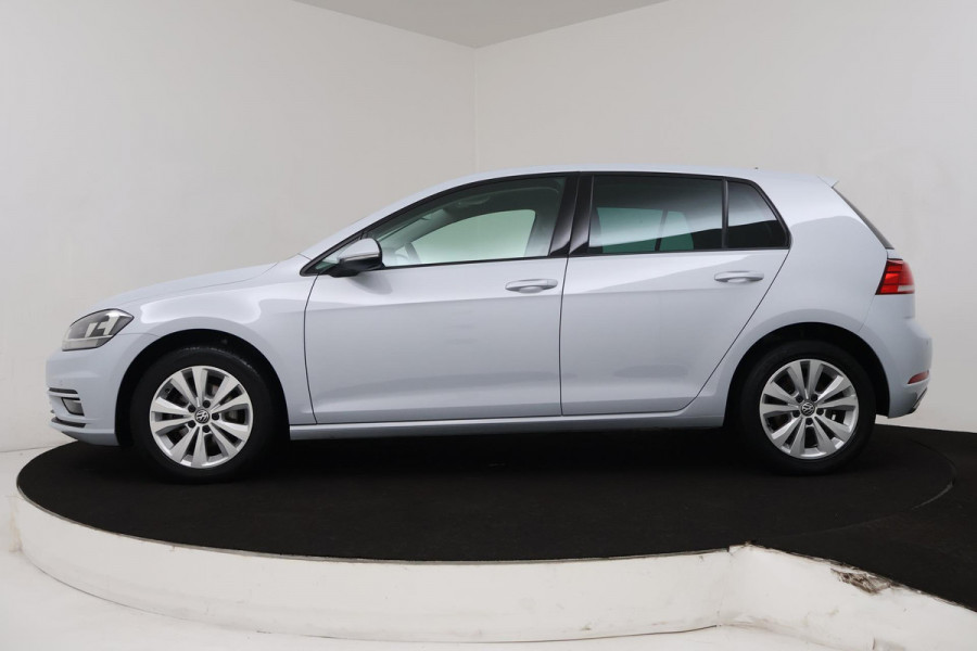 Volkswagen Golf 1.0 TSI Comfortline Automaat (NAVIGATIE, CARPLAY, STUURBEDIENING, PARKEERSENSOREN, CLIMA)