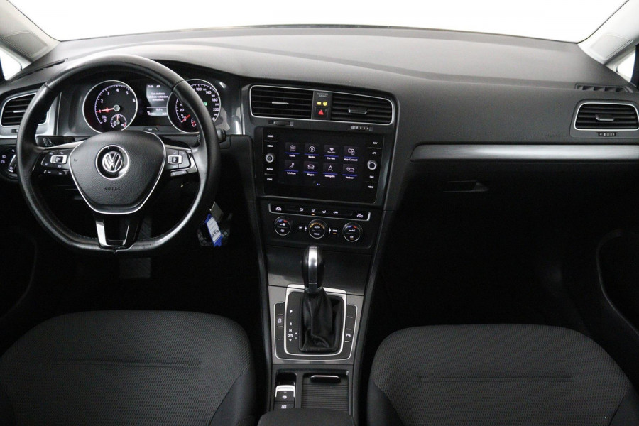 Volkswagen Golf 1.0 TSI Comfortline Automaat (NAVIGATIE, CARPLAY, STUURBEDIENING, PARKEERSENSOREN, CLIMA)