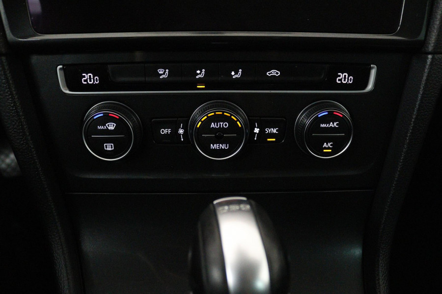 Volkswagen Golf 1.0 TSI Comfortline Automaat (NAVIGATIE, CARPLAY, STUURBEDIENING, PARKEERSENSOREN, CLIMA)