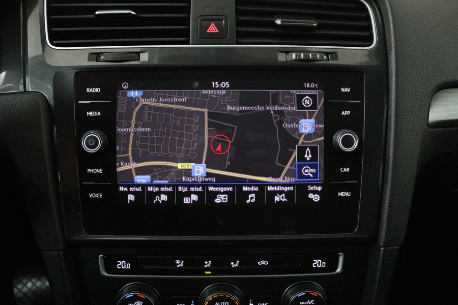 Volkswagen Golf 1.0 TSI Comfortline Automaat (NAVIGATIE, CARPLAY, STUURBEDIENING, PARKEERSENSOREN, CLIMA)