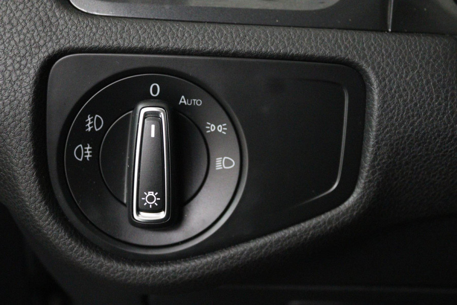 Volkswagen Golf 1.0 TSI Comfortline Automaat (NAVIGATIE, CARPLAY, STUURBEDIENING, PARKEERSENSOREN, CLIMA)