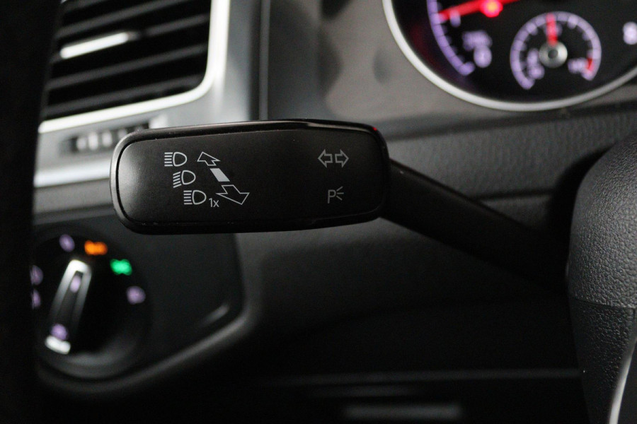 Volkswagen Golf 1.0 TSI Comfortline Automaat (NAVIGATIE, CARPLAY, STUURBEDIENING, PARKEERSENSOREN, CLIMA)