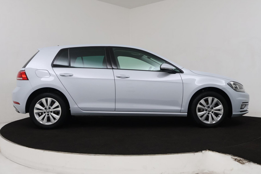 Volkswagen Golf 1.0 TSI Comfortline Automaat (NAVIGATIE, CARPLAY, STUURBEDIENING, PARKEERSENSOREN, CLIMA)