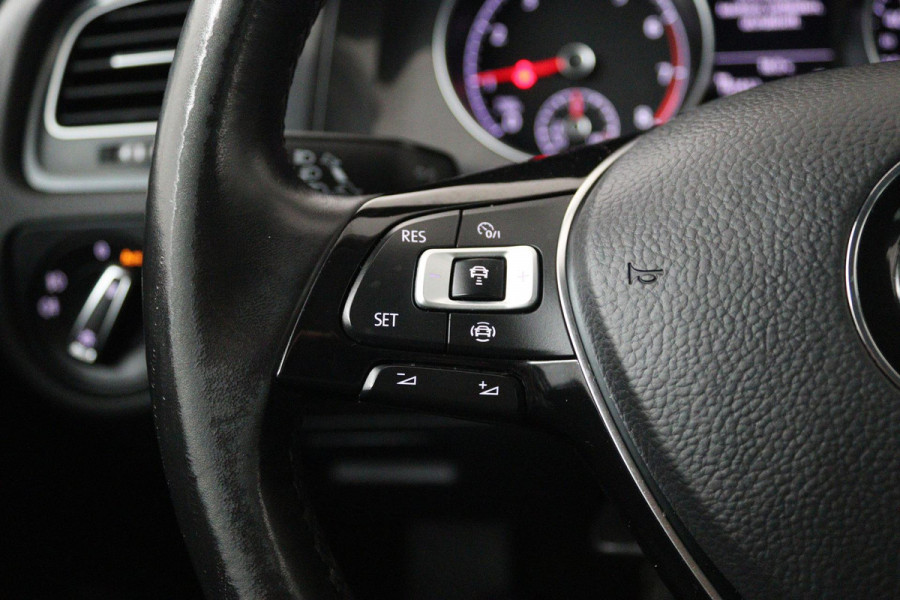 Volkswagen Golf 1.0 TSI Comfortline Automaat (NAVIGATIE, CARPLAY, STUURBEDIENING, PARKEERSENSOREN, CLIMA)