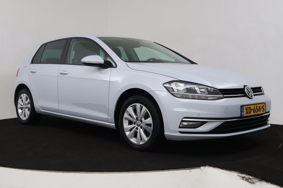 Volkswagen Golf 1.0 TSI Comfortline Automaat (NAVIGATIE, CARPLAY, STUURBEDIENING, PARKEERSENSOREN, CLIMA)