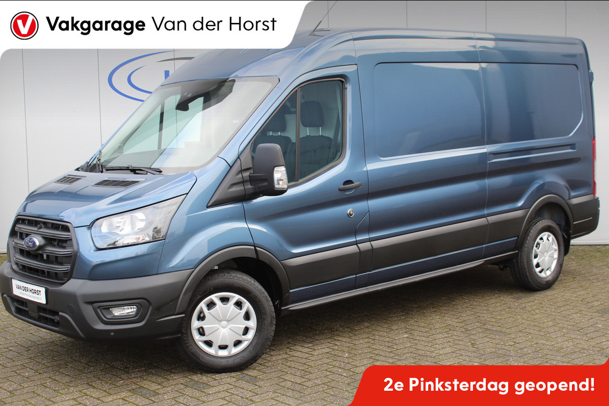 Ford Transit 350 2.0-130pk TDCI L3H2 Trend. Net ingereden, uit voorraad leverbaar ! Volautm. airco, metallic lak, lane- en side assist, adaptive cruise, navigatie by Apple carplay/Android auto cntrl, bijrijdersbank, USB aansluiting etc.