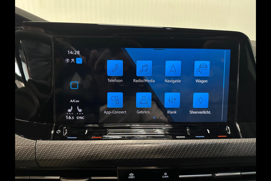 Volkswagen Golf 1.5 eTSI R-Line | PANO | 3x R-LINE | IQ LIGHTS | FABRIEKSGARANTIE