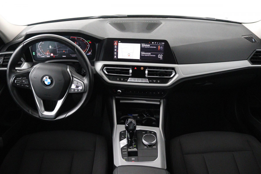 BMW 3 Serie Touring 320i Executive Edition (NAVIGATIE, CARPLAY, STUURBEDIENING, LED, 1e EIGENAAR, GOED, ONDERHOUDEN)