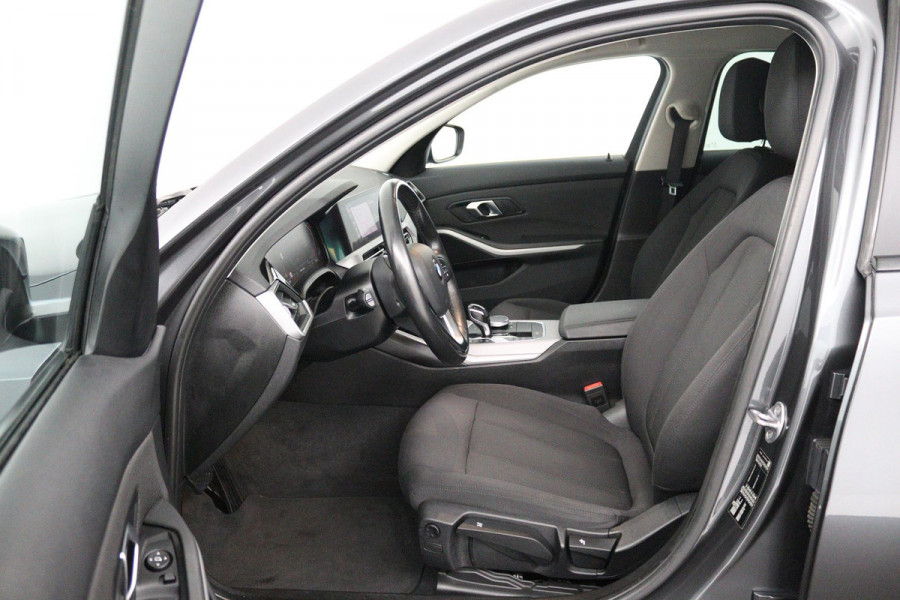 BMW 3 Serie Touring 320i Executive Edition (NAVIGATIE, CARPLAY, STUURBEDIENING, LED, 1e EIGENAAR, GOED, ONDERHOUDEN)
