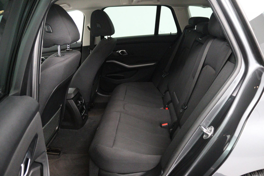 BMW 3 Serie Touring 320i Executive Edition (NAVIGATIE, CARPLAY, STUURBEDIENING, LED, 1e EIGENAAR, GOED, ONDERHOUDEN)