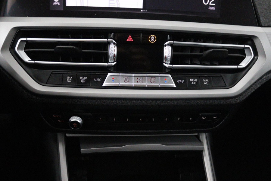 BMW 3 Serie Touring 320i Executive Edition (NAVIGATIE, CARPLAY, STUURBEDIENING, LED, 1e EIGENAAR, GOED, ONDERHOUDEN)