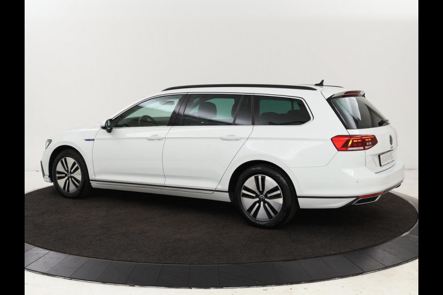 Volkswagen Passat 1.4 TSI PHEV GTE | Stoelverwarming | Massage | Carplay | Camera | Adaptive cruise | Matrix LED | Navigatie | Memory | Sfeerverlichting