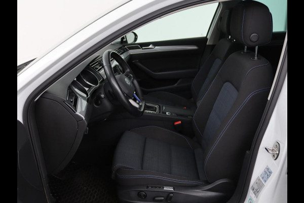 Volkswagen Passat 1.4 TSI PHEV GTE | Stoelverwarming | Massage | Carplay | Camera | Adaptive cruise | Matrix LED | Navigatie | Memory | Sfeerverlichting
