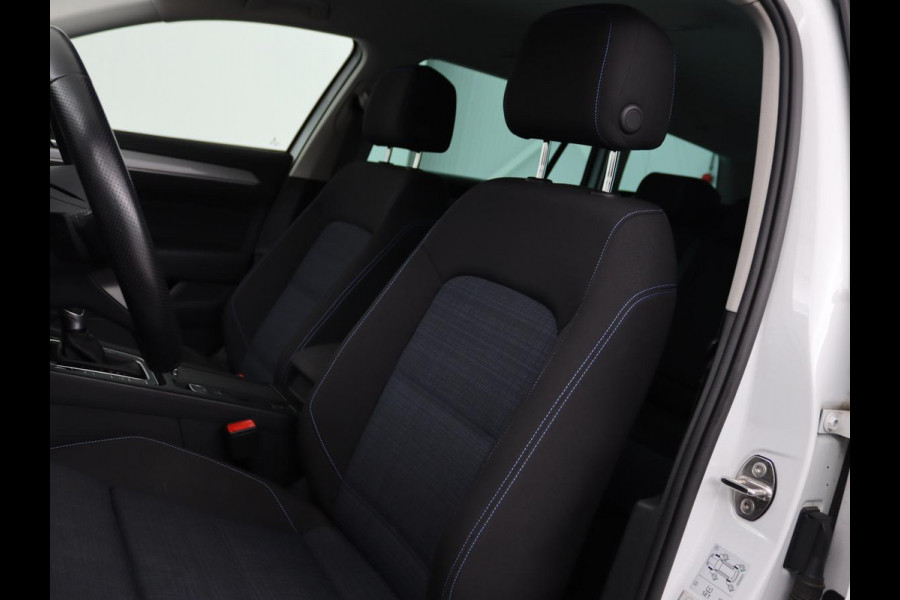 Volkswagen Passat 1.4 TSI PHEV GTE | Stoelverwarming | Massage | Carplay | Camera | Adaptive cruise | Matrix LED | Navigatie | Memory | Sfeerverlichting