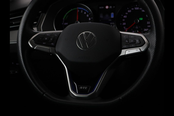 Volkswagen Passat 1.4 TSI PHEV GTE | Stoelverwarming | Massage | Carplay | Camera | Adaptive cruise | Matrix LED | Navigatie | Memory | Sfeerverlichting