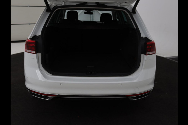 Volkswagen Passat 1.4 TSI PHEV GTE | Stoelverwarming | Massage | Carplay | Camera | Adaptive cruise | Matrix LED | Navigatie | Memory | Sfeerverlichting