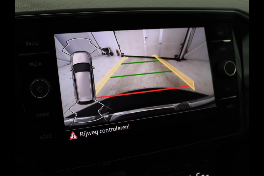 Volkswagen Passat 1.4 TSI PHEV GTE | Stoelverwarming | Massage | Carplay | Camera | Adaptive cruise | Matrix LED | Navigatie | Memory | Sfeerverlichting
